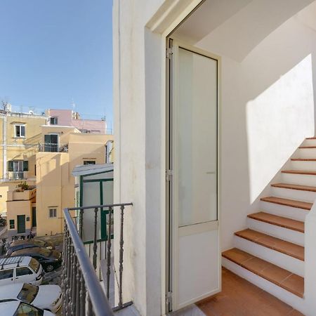 Torretta Corricella- Punta Serra 普罗奇达 外观 照片