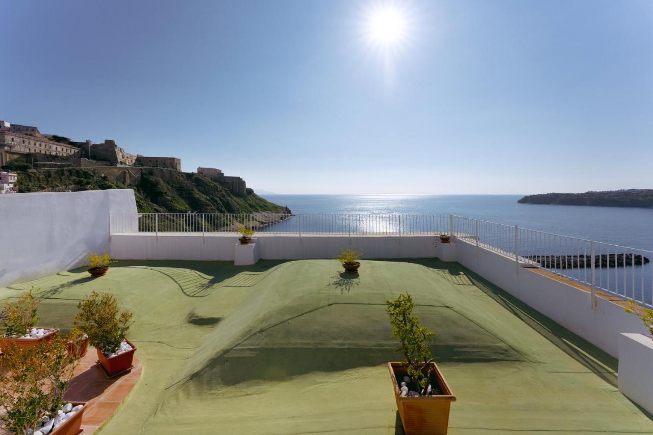 Torretta Corricella- Punta Serra 普罗奇达 外观 照片